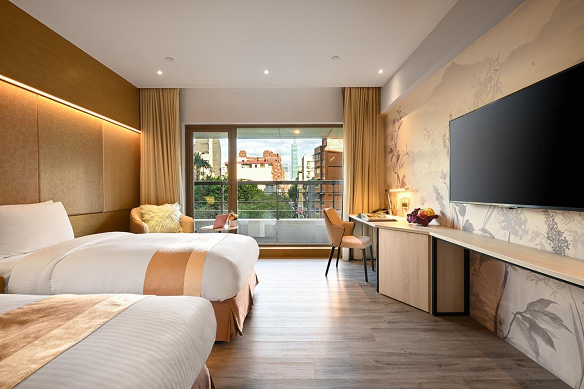 Superior Twin Room with 101 View